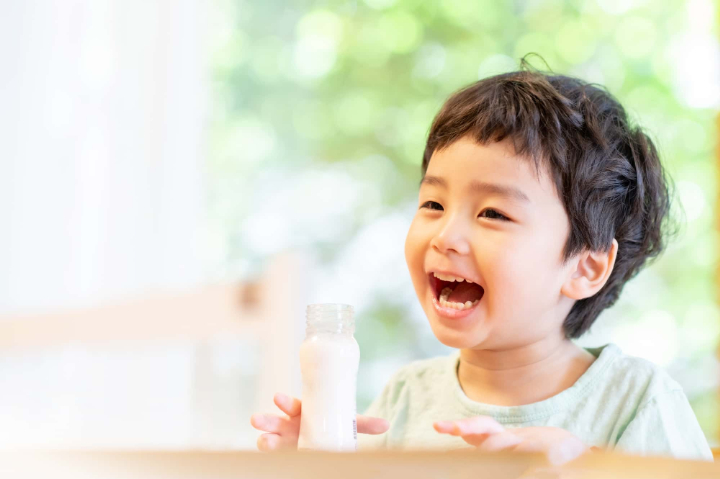予防をして虫歯の無い乳歯の男の子
