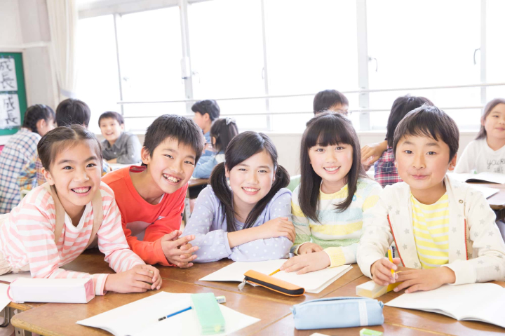 元気に勉強している子供達