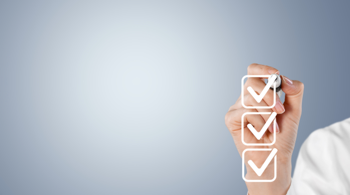 マウスピース矯正の治療期間が長くなるケースを確認するイメージ