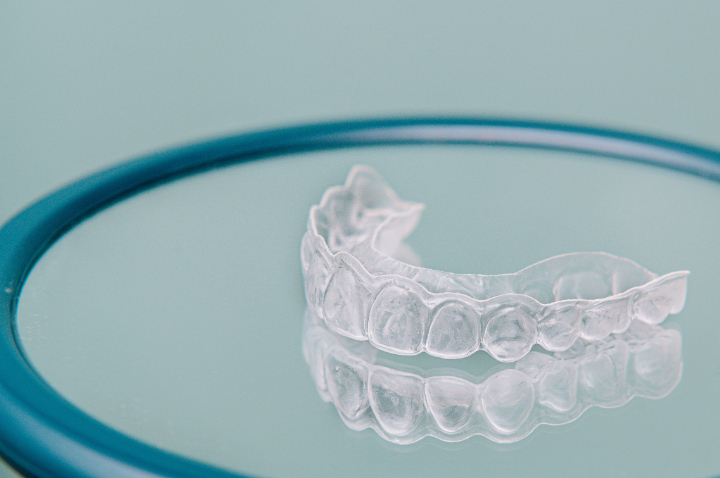 歯の矯正に使用するマウスピース