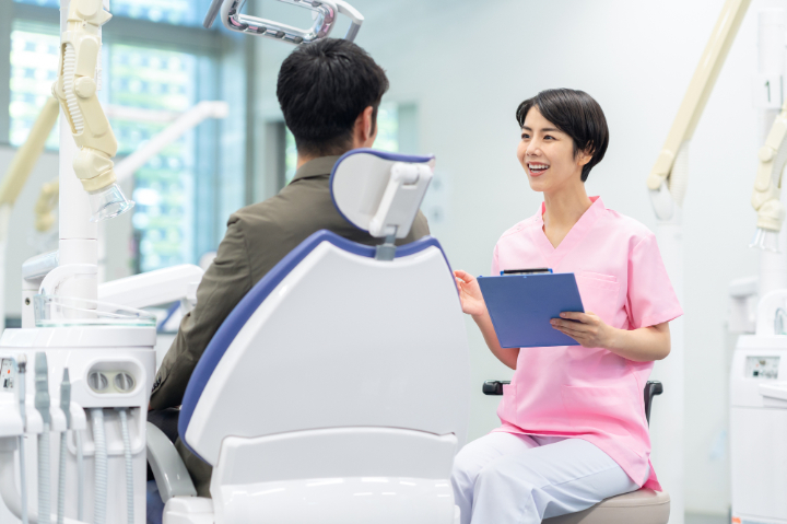 出っ歯を矯正するカウンセリングの様子