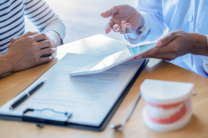 マウスピース矯正のカウンセリングの様子