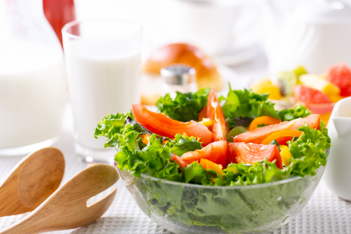 ビタミンやミネラルを意識的に取り入れる様子