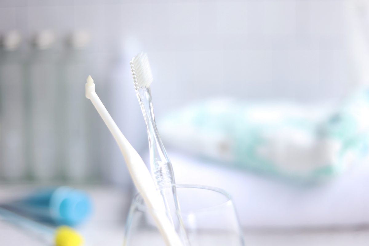 ワイヤー矯正中の歯磨き時に使用するタフトブラシ