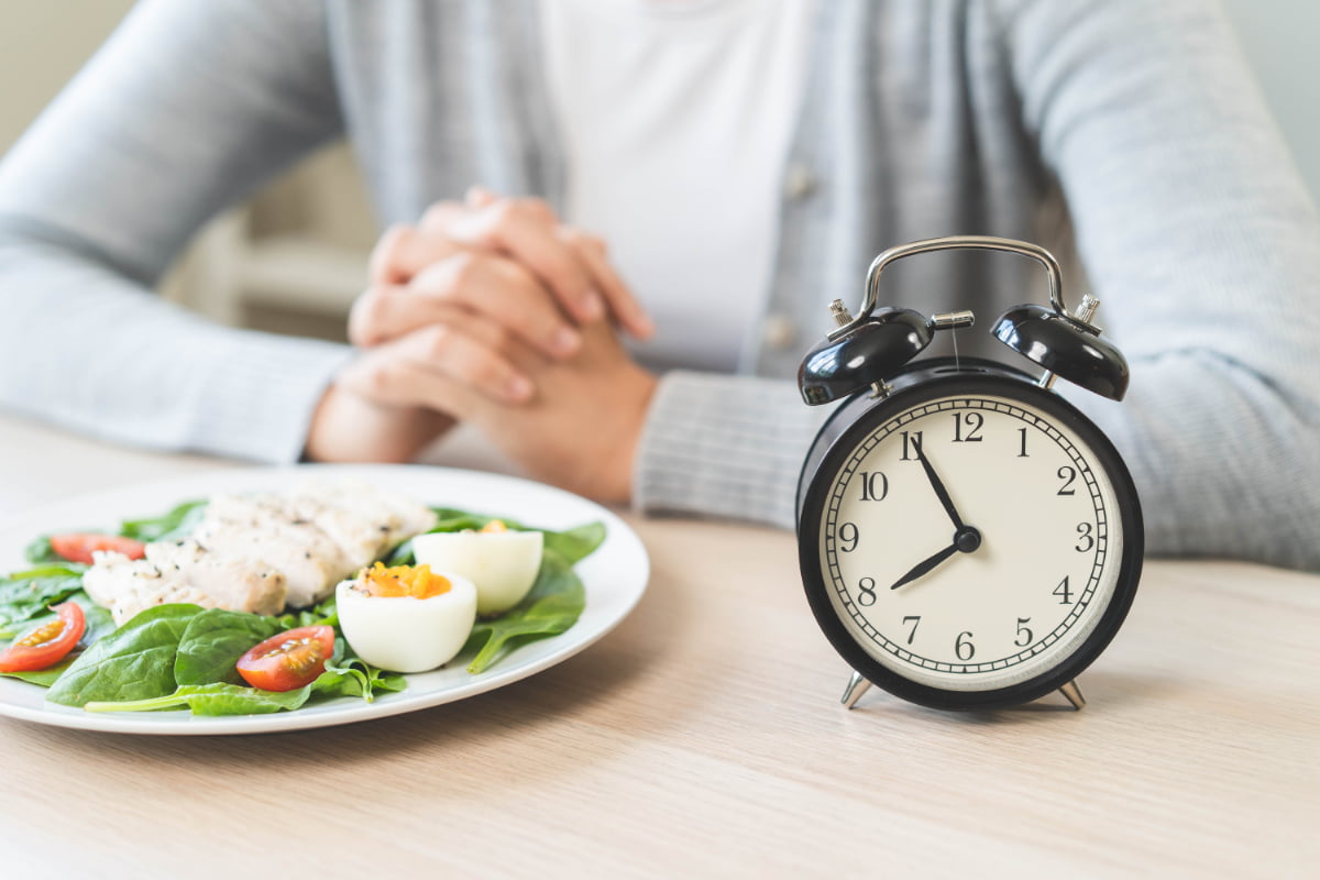時間を決めてバランスの良い食事を摂る様子